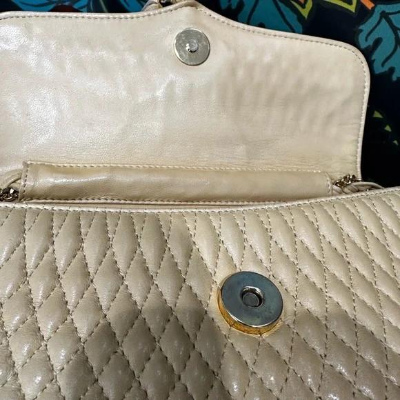 Bally Vintage Quilted Lambskin Tassel Shoulder Bag (1980s) - Picture 12 of 14